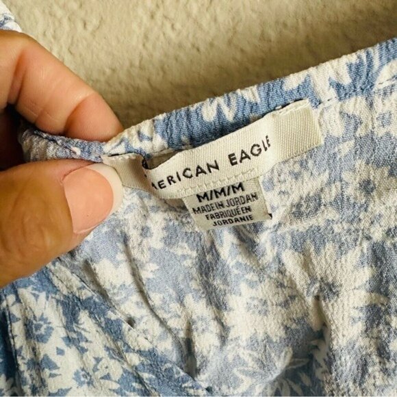 American Eagle Womens Blue Floral Crop Top Tie Front Flutter Sleeve Sz Medium - Picture 5 of 11